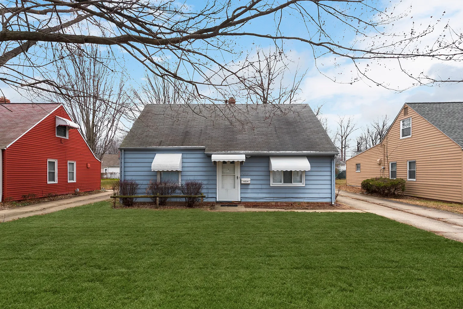 23332 Roger Dr photo 1