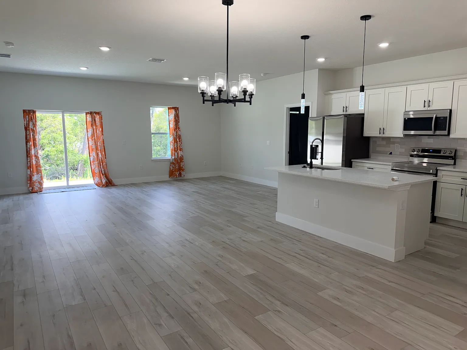 4 bed, 1765 sqft, $1,900 — Photo 2