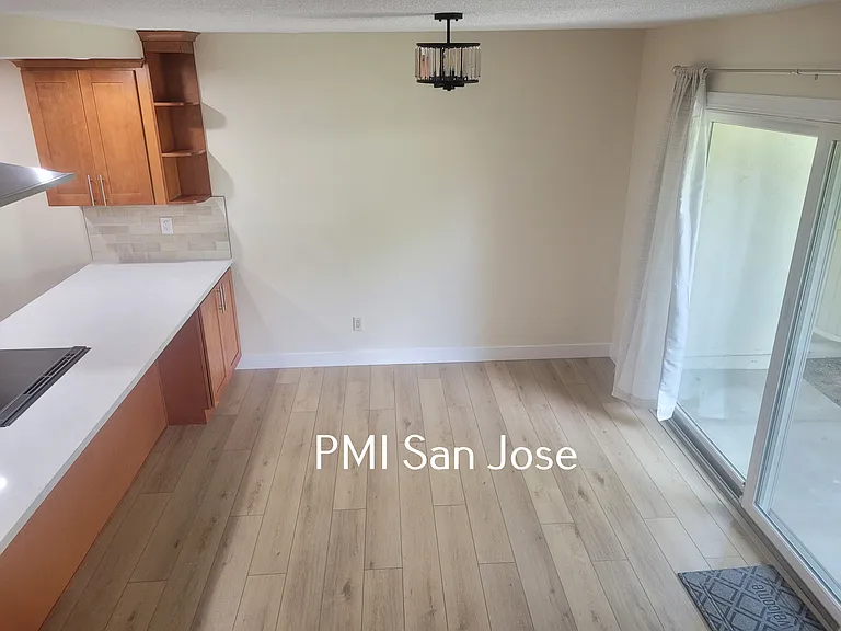 1260 Crescent Ter — Photo 6