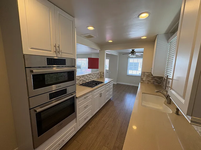 1117 W Bay Ave #A — Photo 3