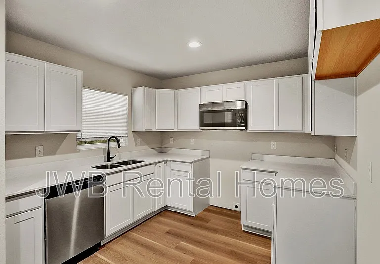 2047 Prospect St — Photo 2