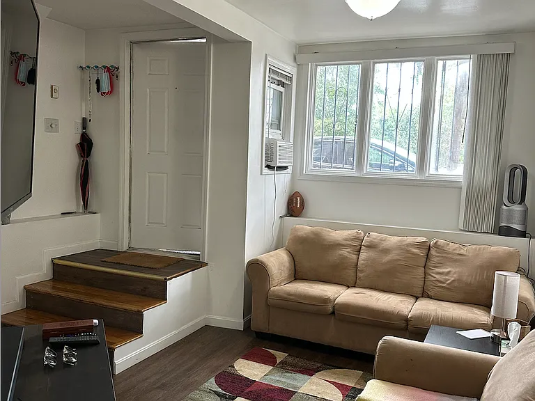 321-325 Meridian St #3 — Photo 2