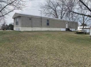 9939 Prairie St, Savanna, IL 61074