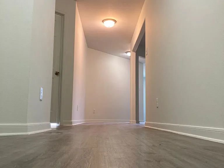 4047 Pedernales River Ln — Photo 2