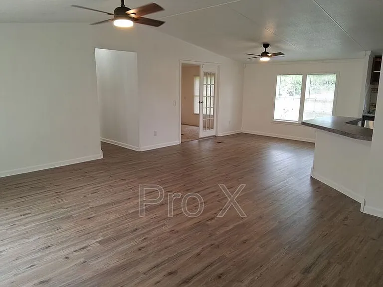 910 Sands Rd — Photo 3