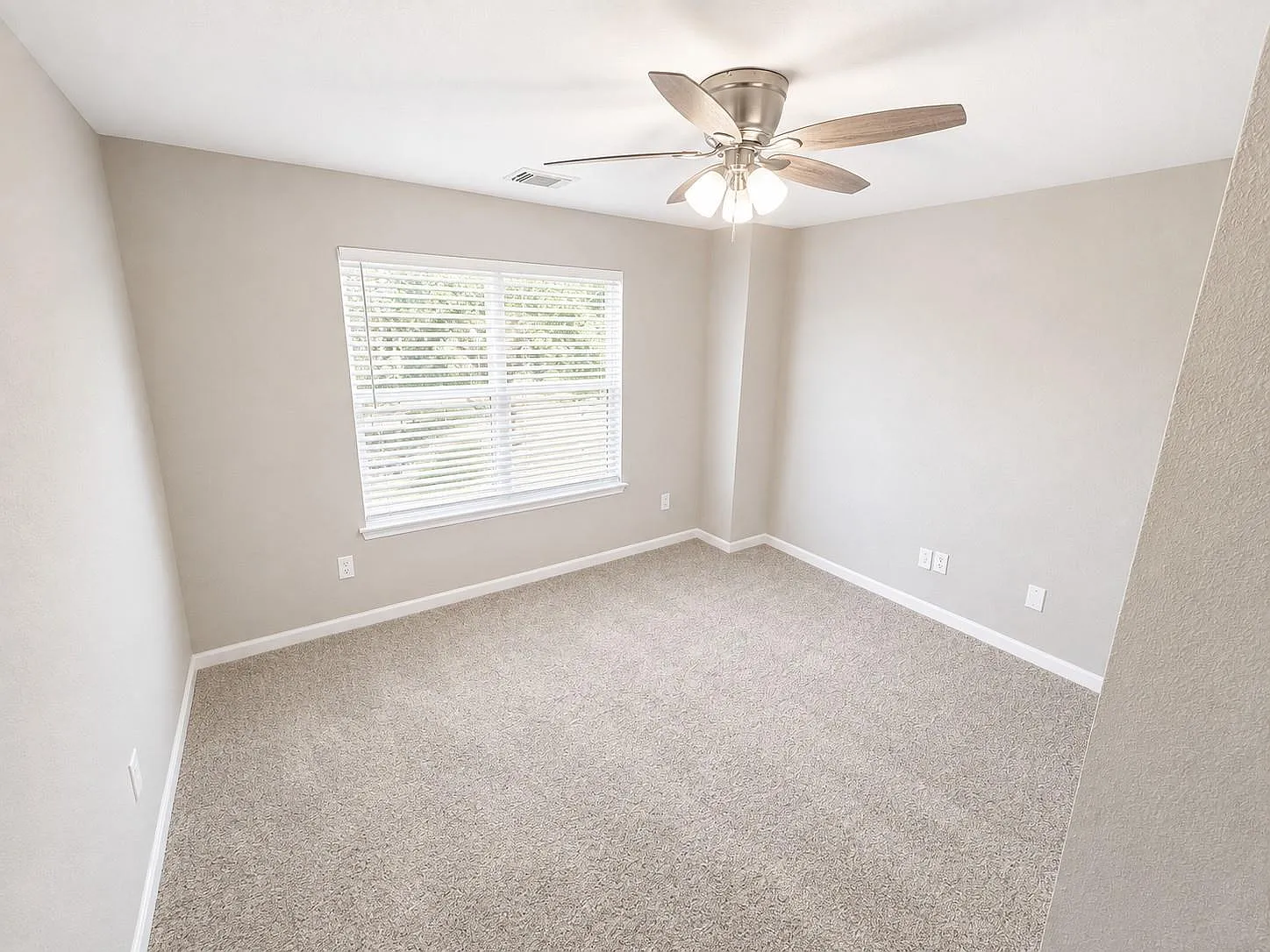 4 bed, 2.5 bath, 1982 sqft, $2,375 — Photo 4