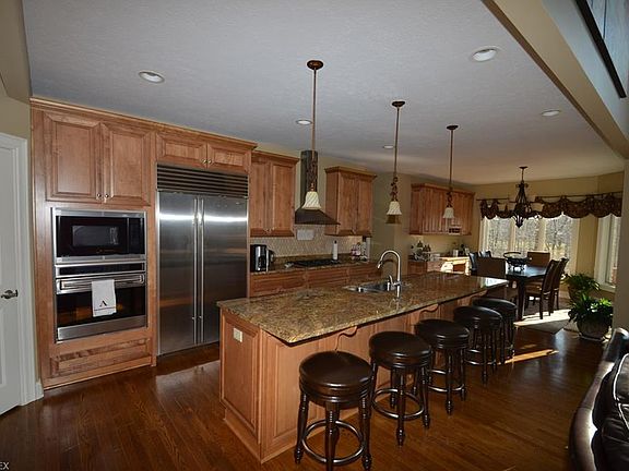 2nd image of 6744 Rivercrest Dr