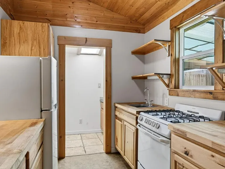 441 N Jefferson St — Photo 3