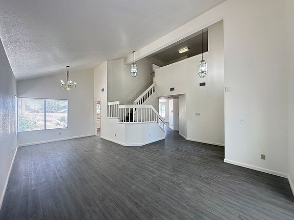 3rd image of 4764 Beaconsfield St