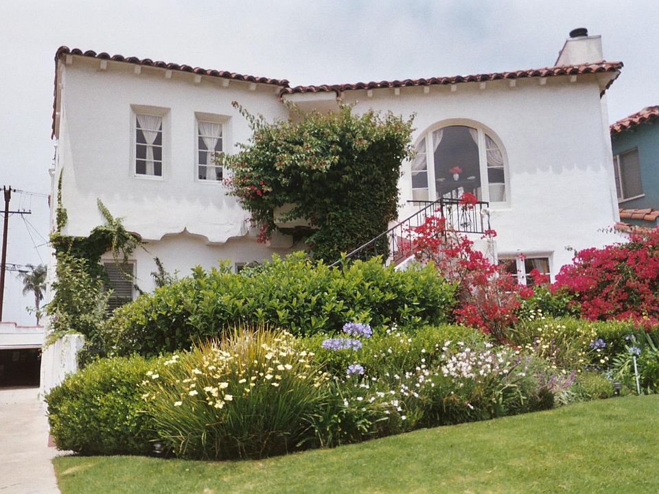 Original spacious 1930s Duplex
