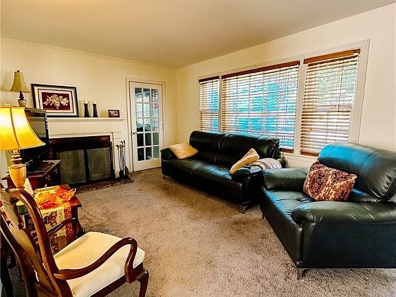 3rd image of 9957 Wagstaff Cir