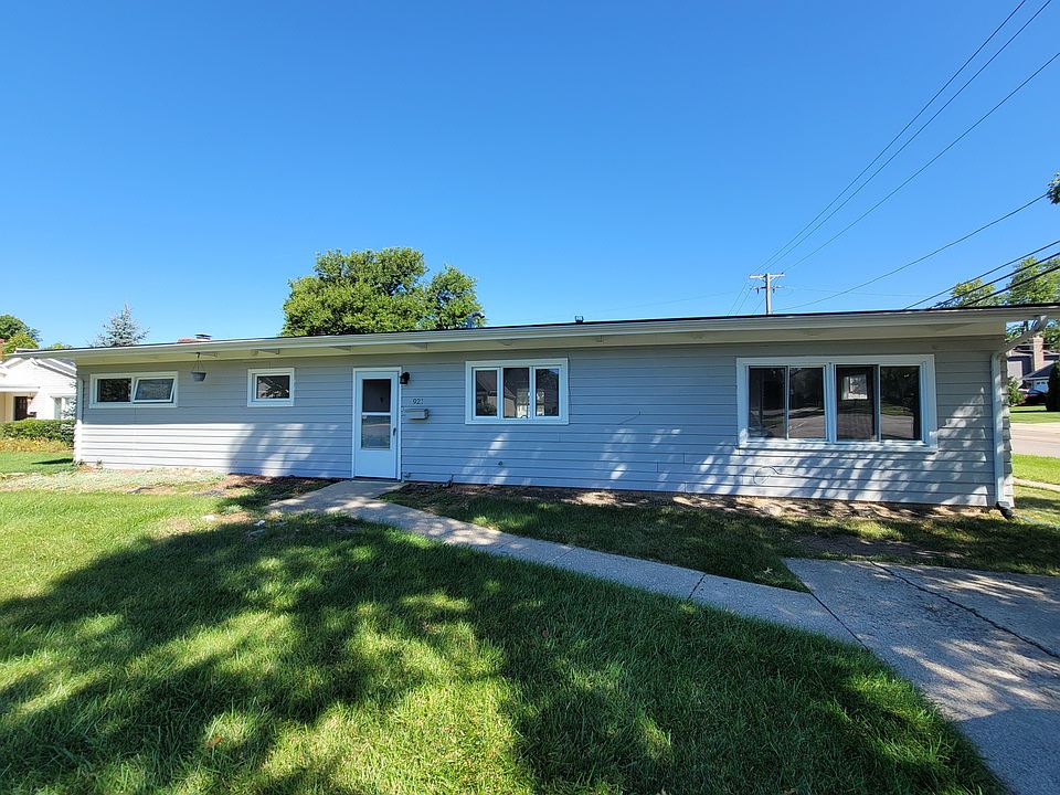 1st image of 921 Parkway Dr