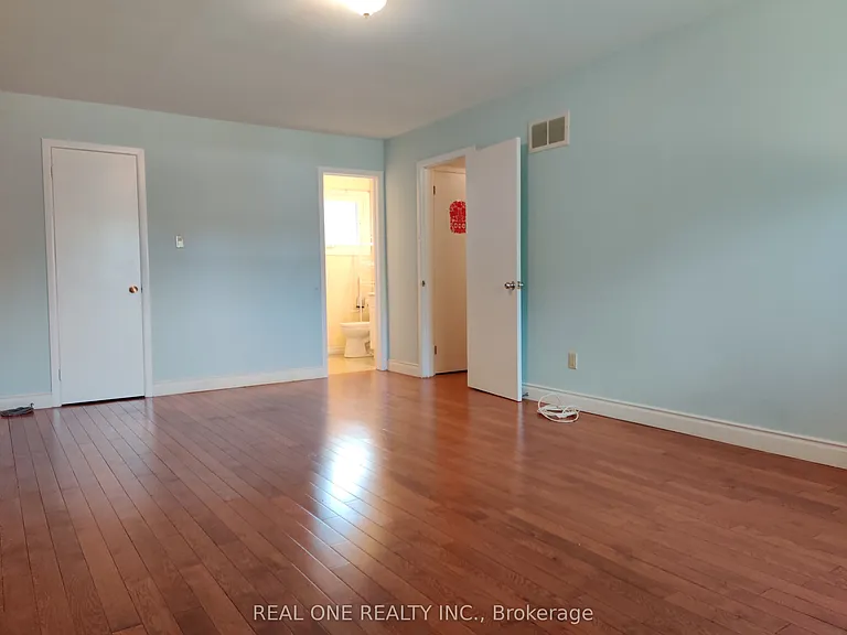 72 Liebeck Cres — Photo 13