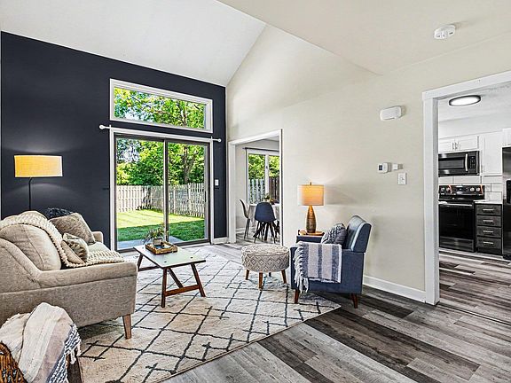 3rd image of 1712 College Manor Dr