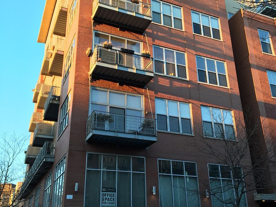 Building: corner of Green and Superior streets, corner unit 