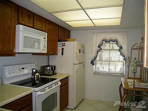 3rd image of 766 Avenida Estancia APT D