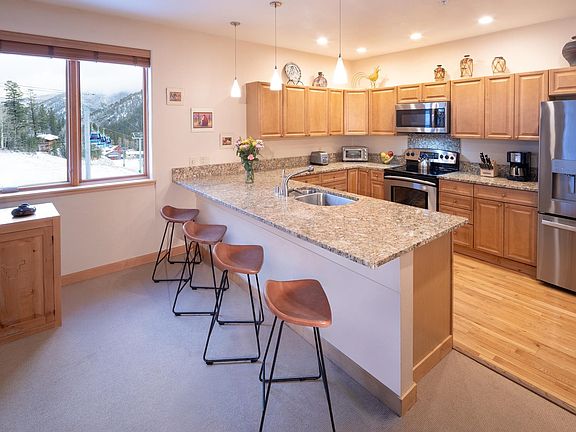 4th image of 106 Sutton Pl #302