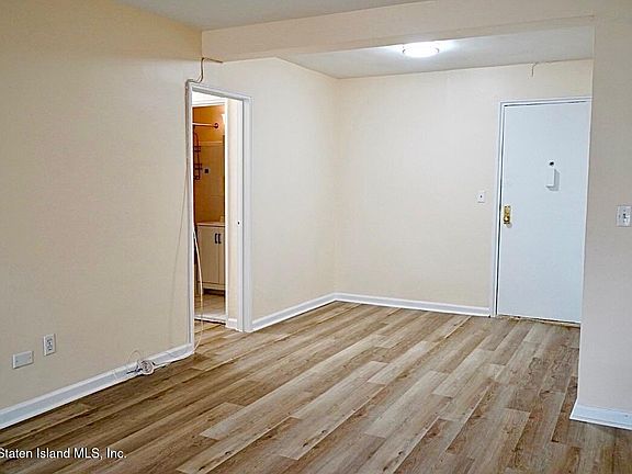 3rd image of 145 Lincoln Ave APT 6V