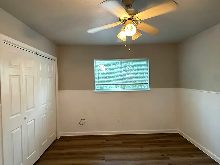 1690 Hofheinz St #B1 — Photo 10