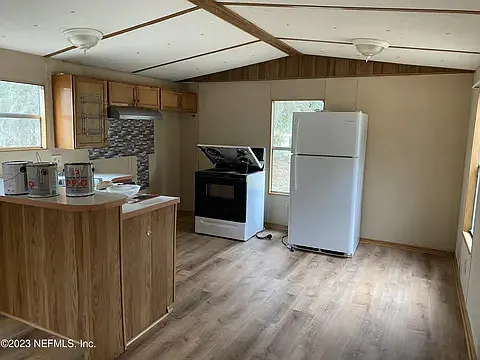 220 Mirror Lake Dr — Photo 4