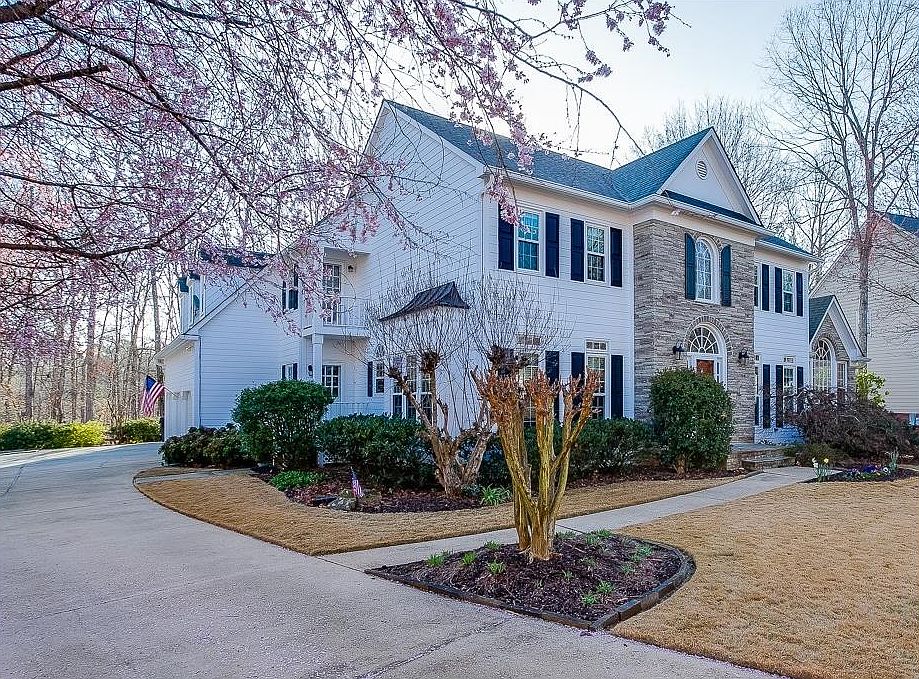 1st image of 2527 Woodcrest Ct