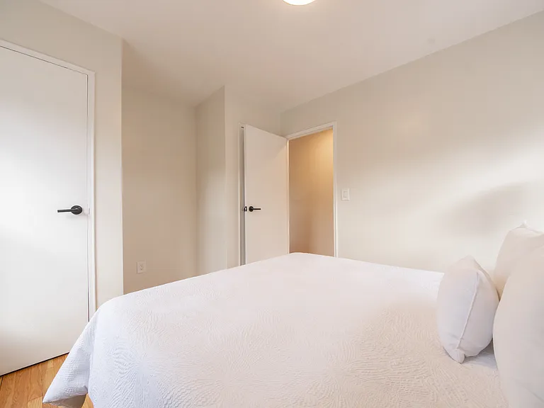 Pine Street Apartments — Photo 13
