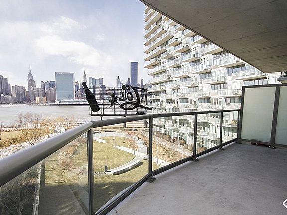 4th image of 4610 Center Blvd APT 427