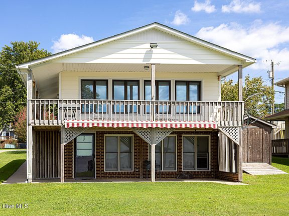 3rd image of 528 Surfside Drive