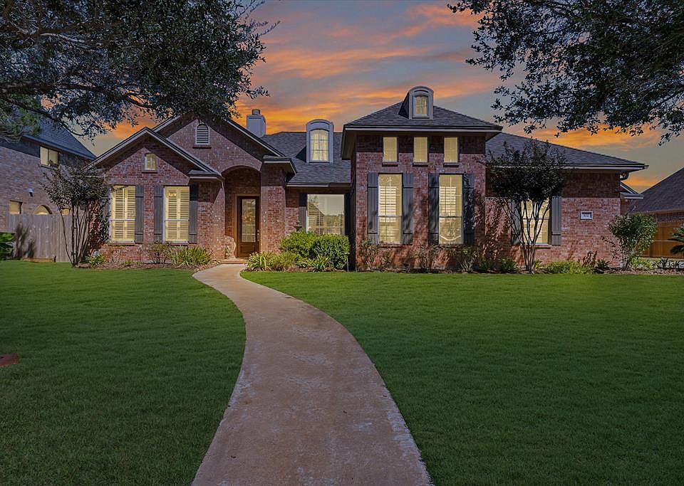 1st image of 102 Spanish Oak Cir