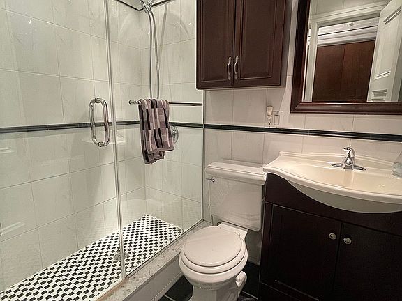 2nd image of 327 W 83rd St APT 5D