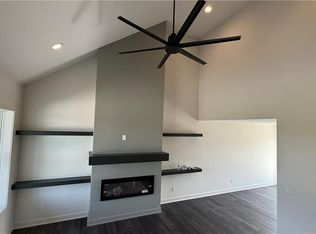 2200 SE Oak Ridge Dr, Oak Grove, MO 64075