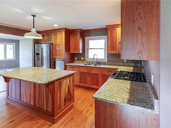 4th image of 2433 Parsons Dr