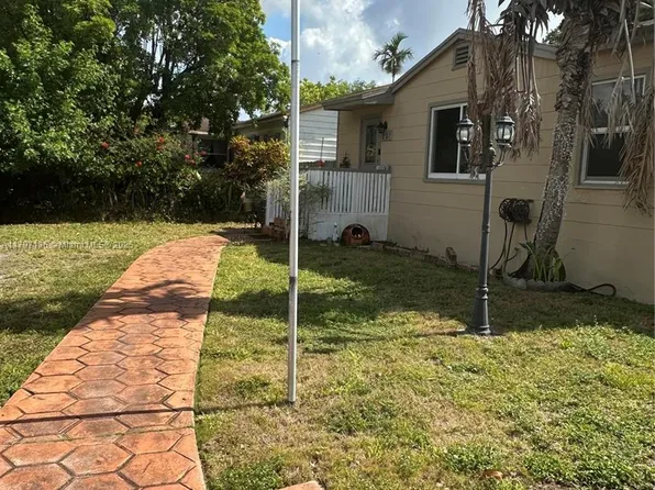 201 Ludlam Dr, Miami Springs, FL 33166