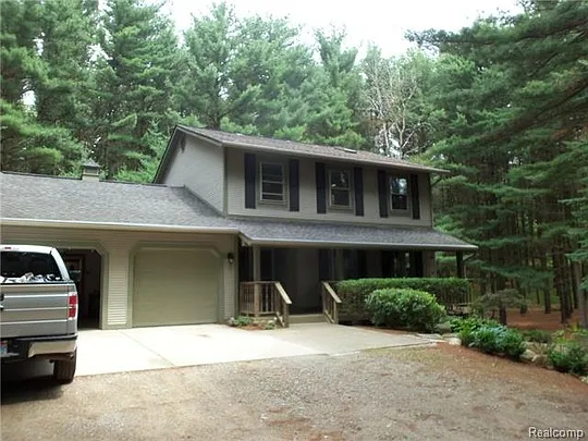 2225 Spruce Rdg photo 1