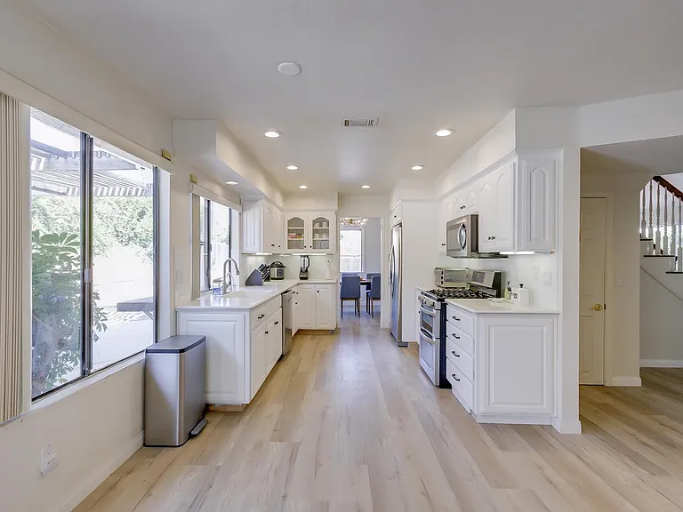 25425 Mandarin Ct — Photo 36