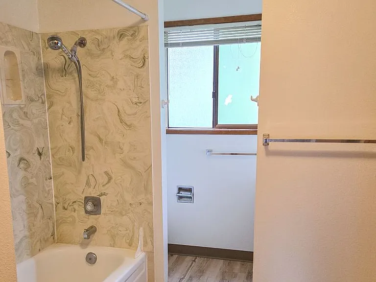 2116-2122 Nomad Ct SE — Photo 9