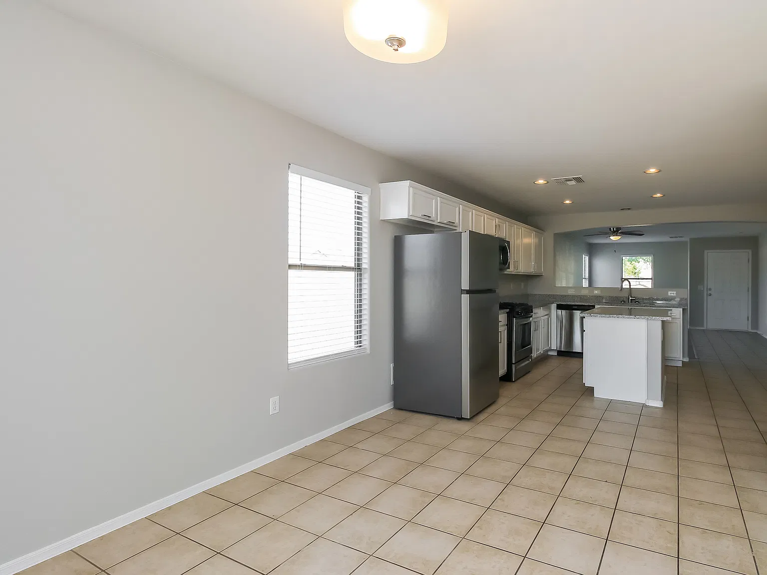3 bed, 1320 sqft, $1,965 — Photo 4