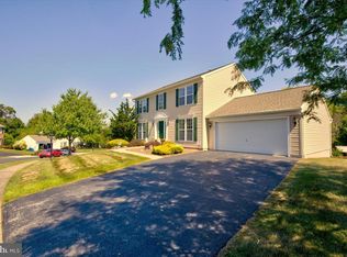 214 Rolling Glen Ln, Spring City, PA 19475