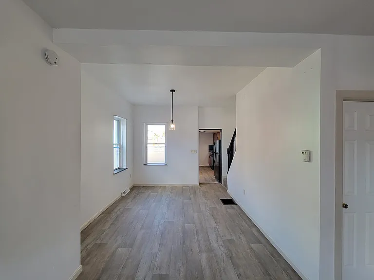 139 N Pine St — Photo 6