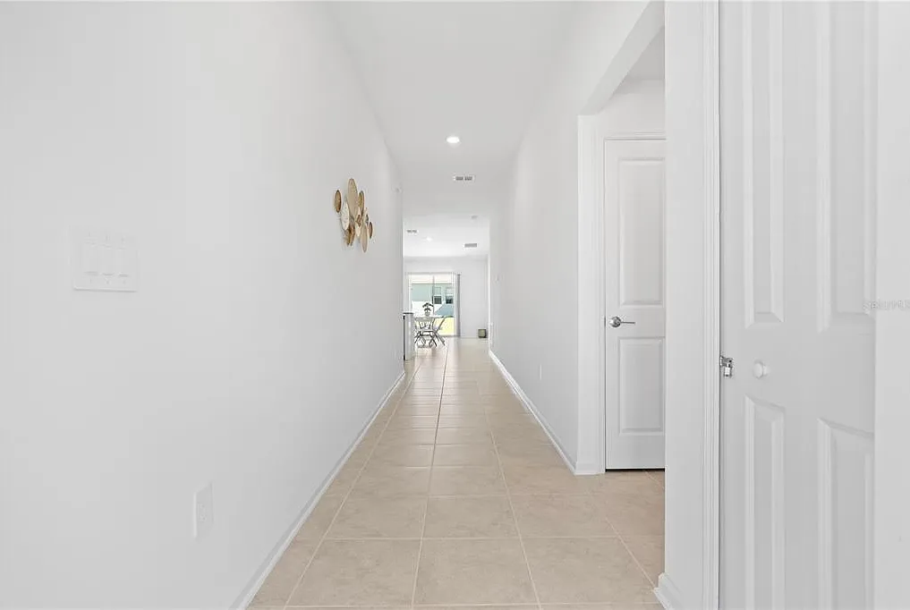 3 bed, 2.0 bath, 1555 sqft, $2,100 — Photo 3