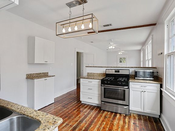 5th image of 3134 Robert St