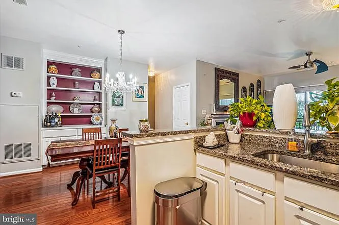 2 bed, 1214 sqft, $2,600 — Photo 2