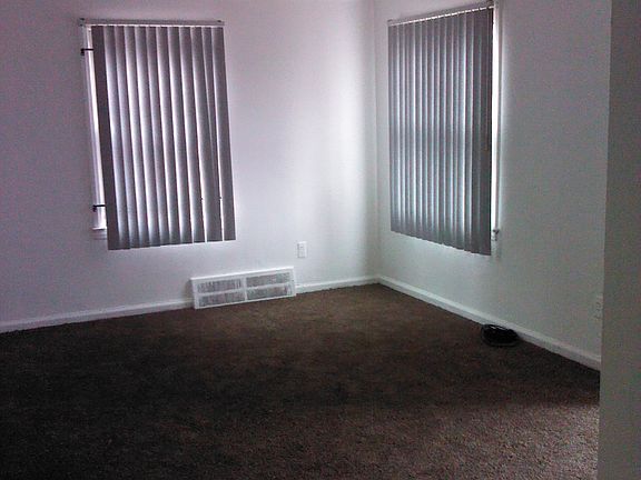 4th image of 20048 Stansbury St