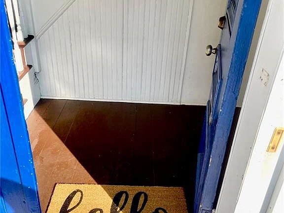 4th image of 37 Flora St Floor 1