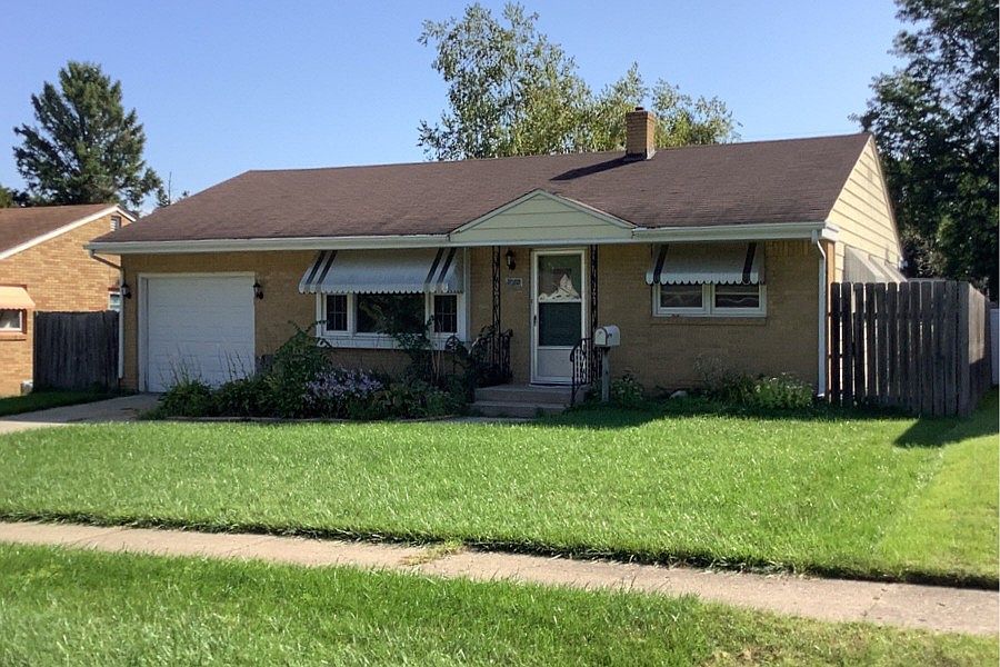 2nd image of 912 Hawthorne Ave