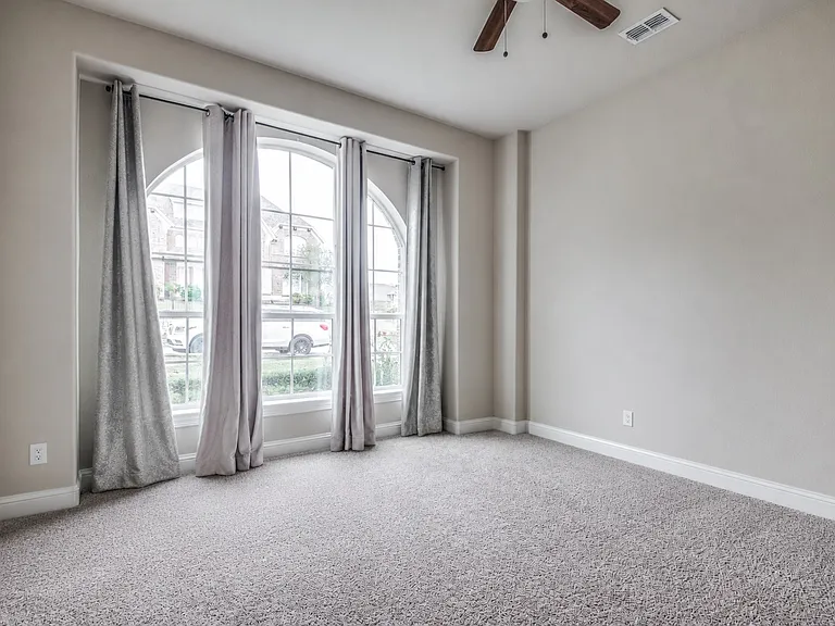 10404 Bartlett Dr — Photo 22