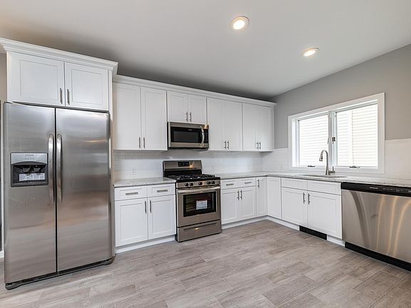 2nd image of 19 Wright Ave Floor 1