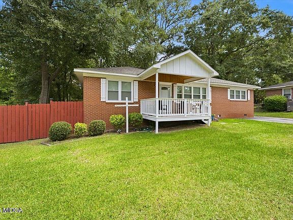 2nd image of 4290 Fairfax Dr