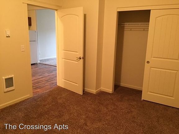 3rd image of 901 SE 11th Pl APT 208
