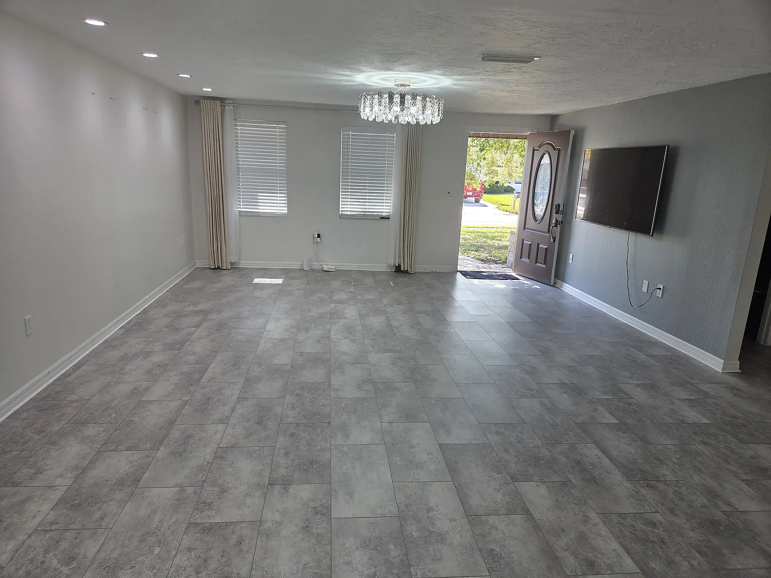 3 bed, 1300 sqft, $2,550 — Photo 3